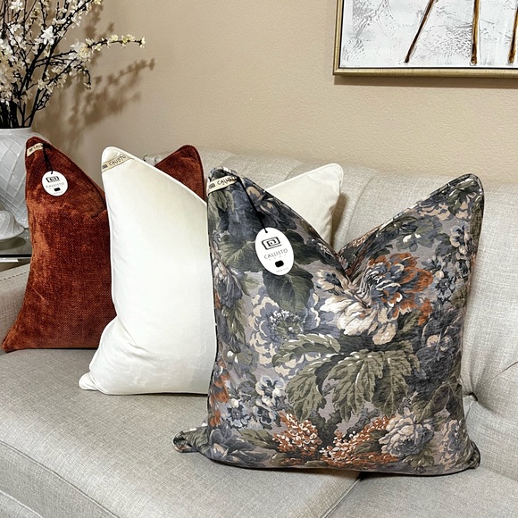 1-NWT CALLISTO HOME LUXURY VELVET FLORAL DESIGN DECORATIVE PILLOW - Picture 6 of 15